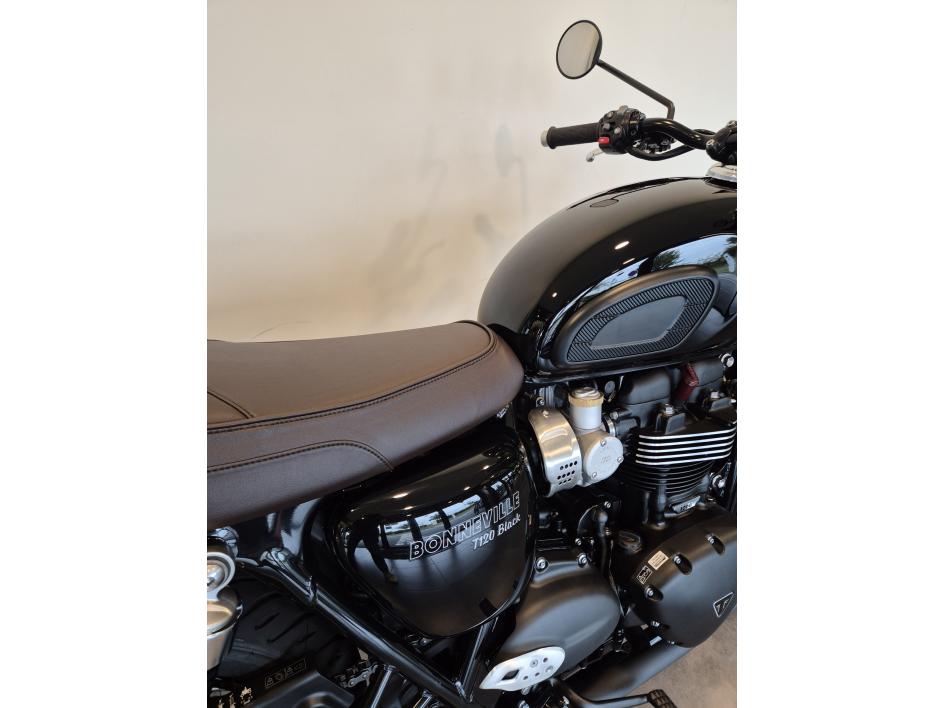 TRIUMPH Bonneville T120 Black