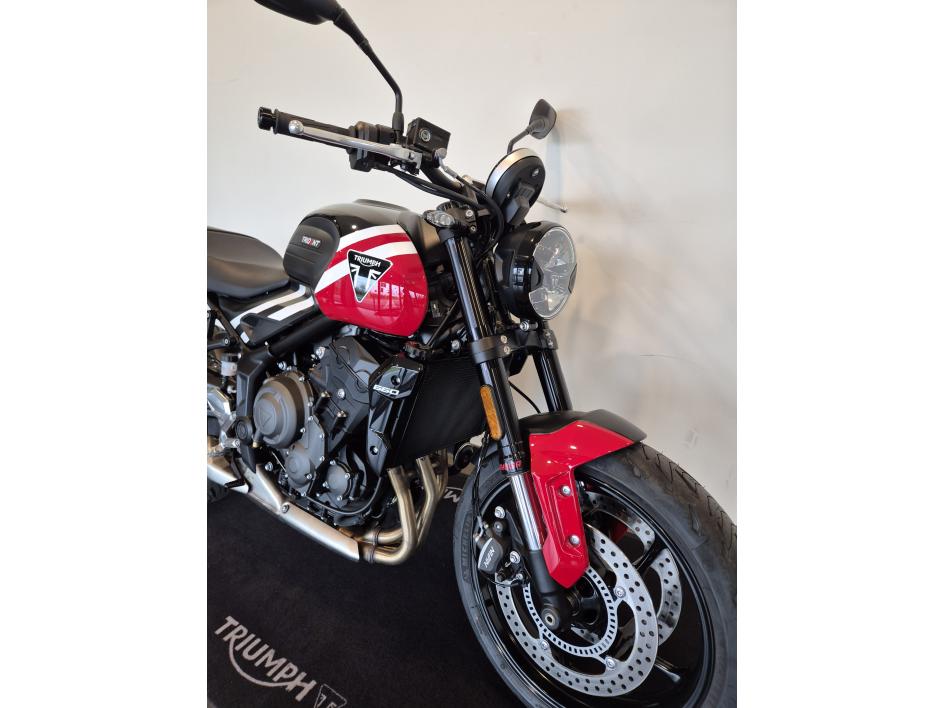 TRIUMPH TRIDENT 660