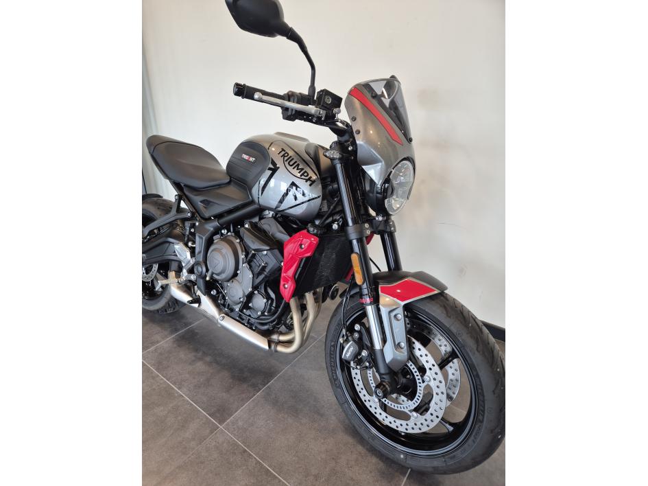 TRIUMPH TRIDENT 660